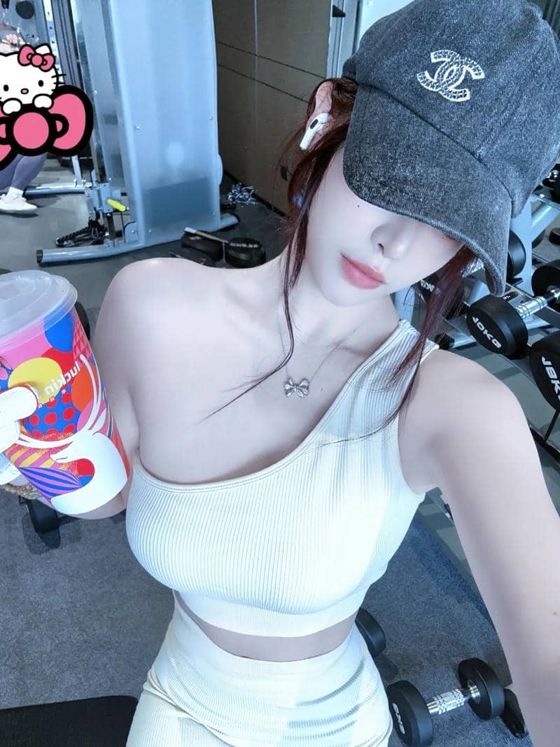 ảnh gái tập gym năng lượng tích cực