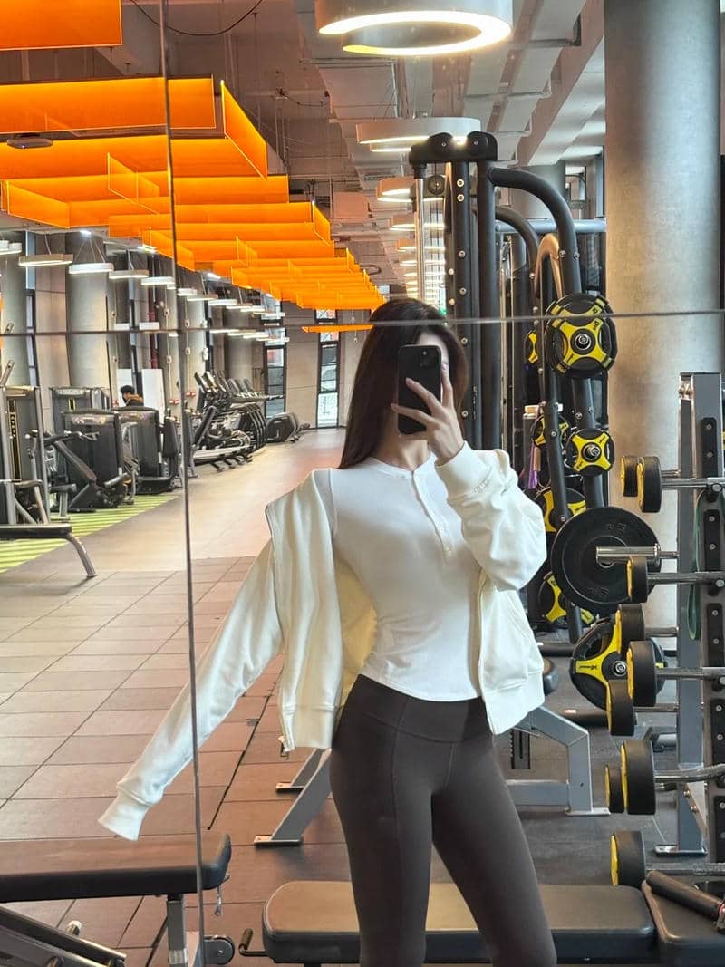 ảnh gái xinh tập gym vóc dáng thon gọn