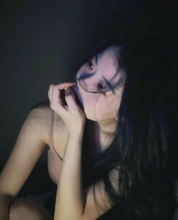 cảm giác cô đơn trong ảnh buồn tâm trạng con gái