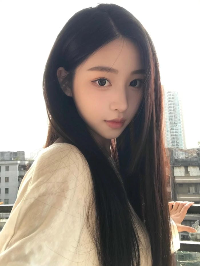 gái tóc dài xinh phong cách đời thường