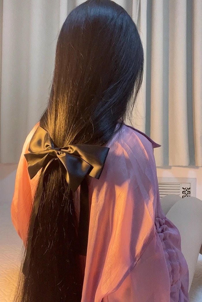 gái tóc dài xinh phong cách thanh lịch