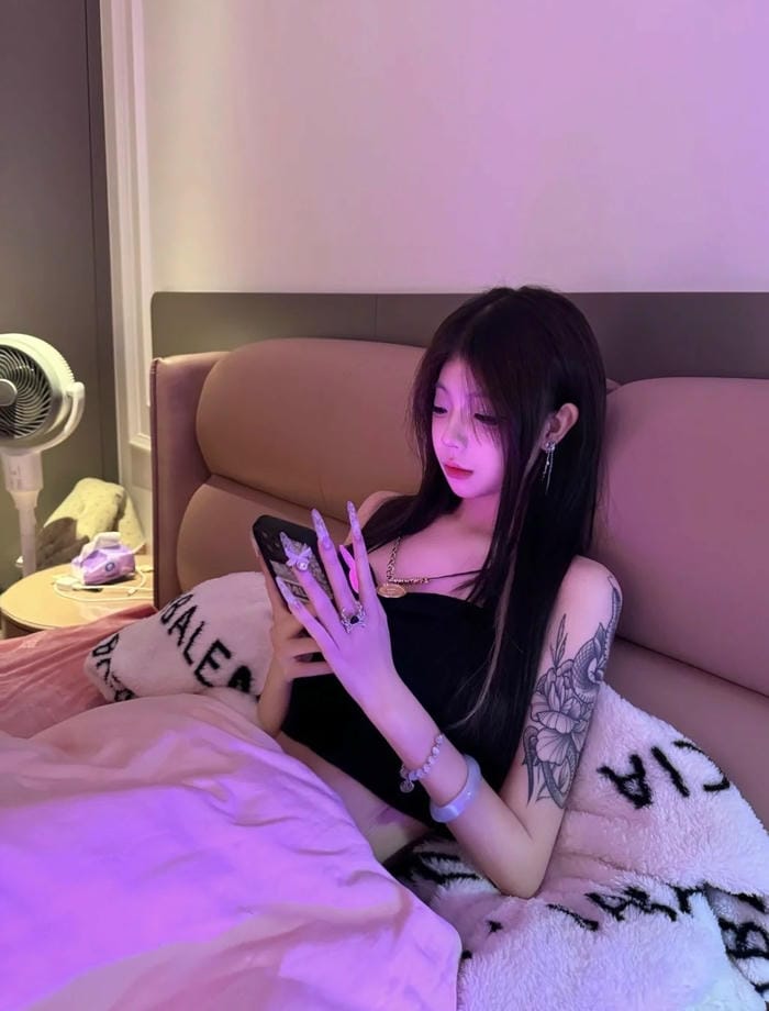 gái xăm mình xinh vẻ đẹp mạnh