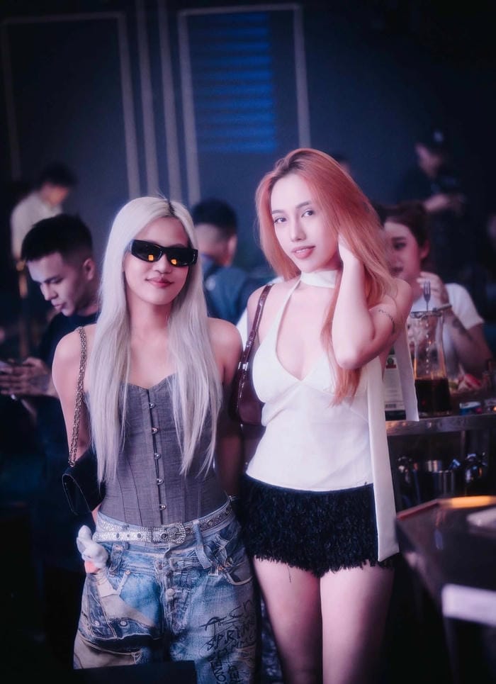 gái xinh đi bar nét đẹp cá tính