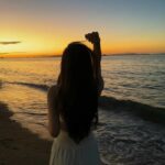 gái xinh quay lưng phong cách nhẹ nhàng