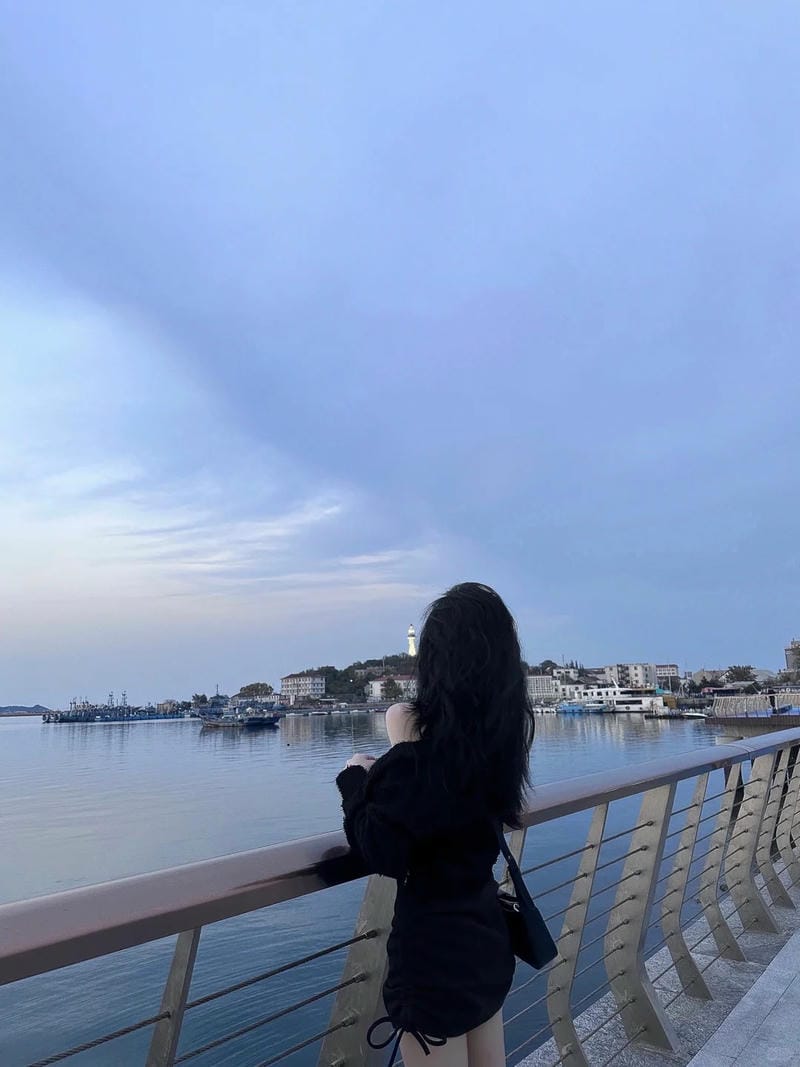 gái xinh quay lưng view đẹp