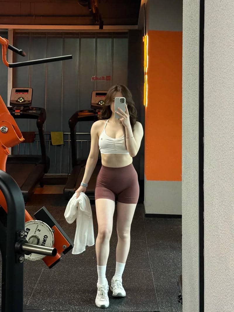 gái xinh tập gym phong cách thể thao