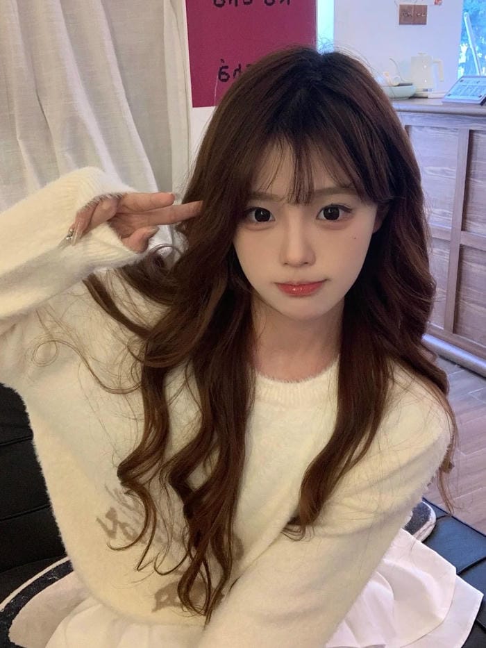 gái xinh tóc dài gương mặt thanh tú