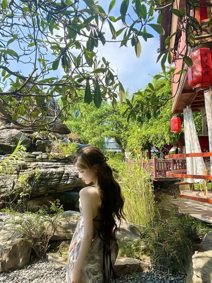 gái xinh tóc dài phong cách nữ sinh