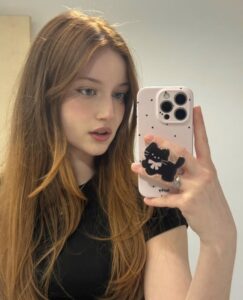 hình ảnh gái xinh châu Âu thể hiện nét đẹp trưởng thành