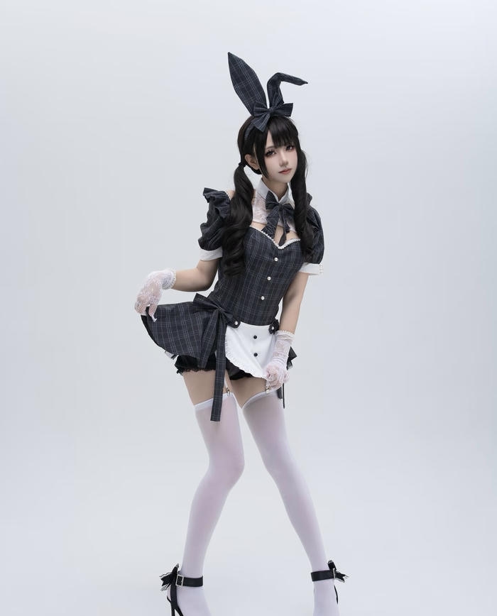 hình cosplay thỏ tạo dáng vô cùng quyến rũ