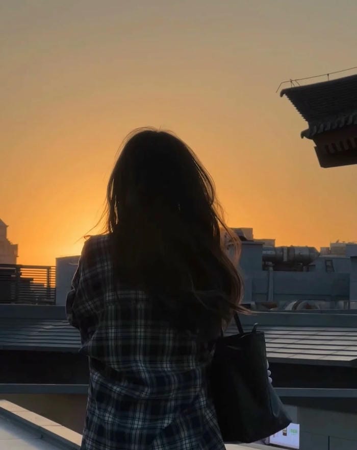 khoảnh khắc trầm lắng ảnh buồn tâm trạng con gái