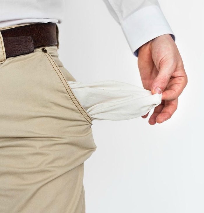 mở túi chỉ thấy gió bay meme nghèo