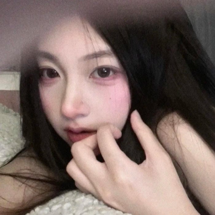 sự lặng im bao trùm ảnh buồn tâm trạng con gái