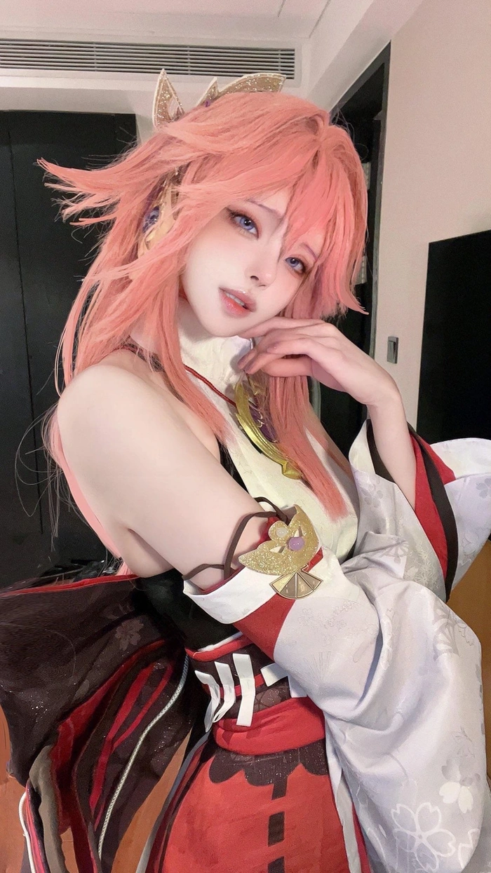 Ảnh cosplay Yae Miko quyến rũ kiều diễm