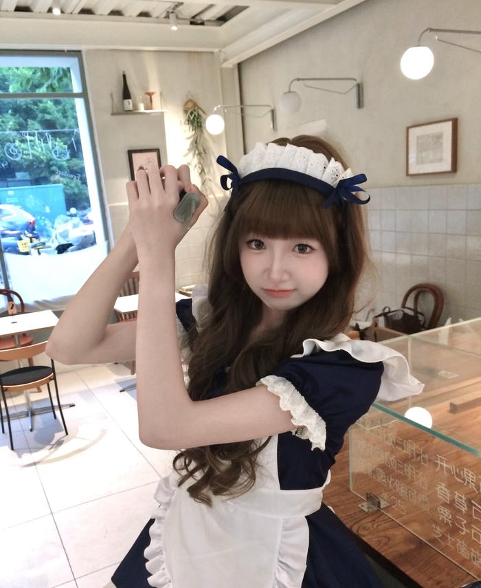 Ảnh cosplay maid theo phong cách dễ thương làm người xem mỉm cười