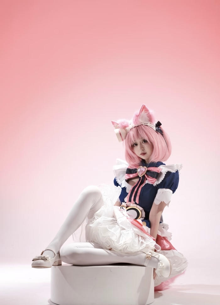 Ảnh cosplay maid theo phong cách dễ thương tạo cảm giác ngọt ngào
