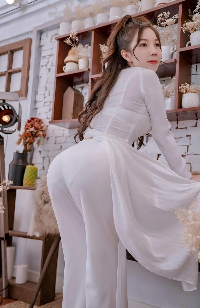 Ảnh sex áo dài trắng mỏng ướt át gợi cảm