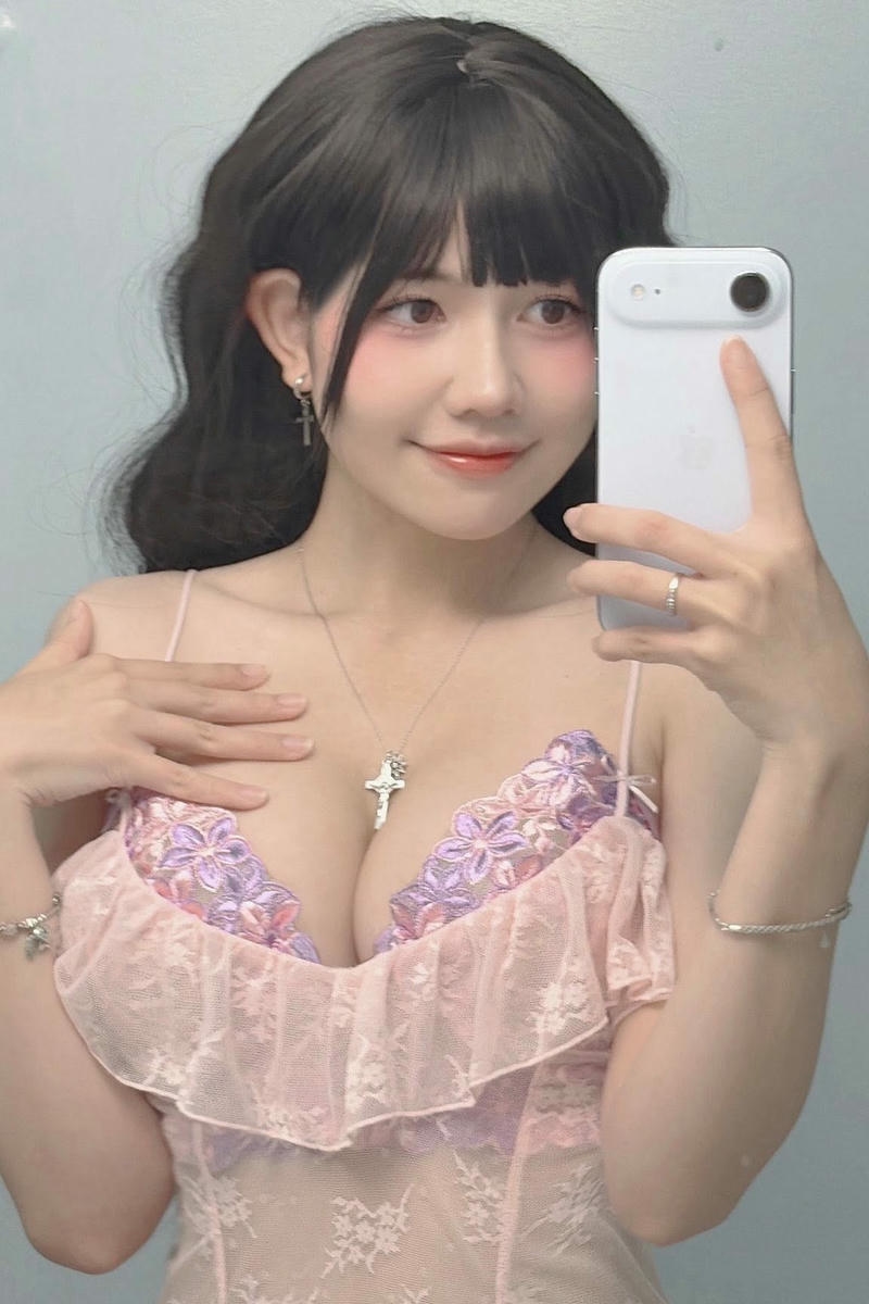 Arisa Nguyễn bikini phong thái thoải mái tự tin