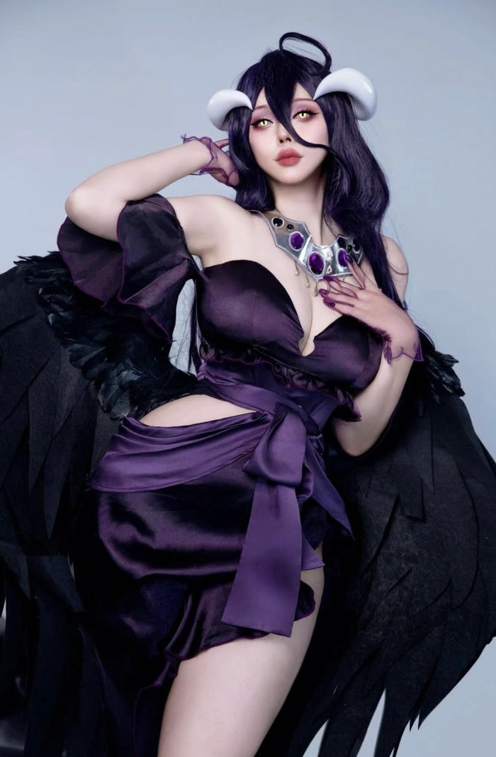 Bức ảnh albedo cosplay cho thấy sự chuẩn chỉnh tổng thể