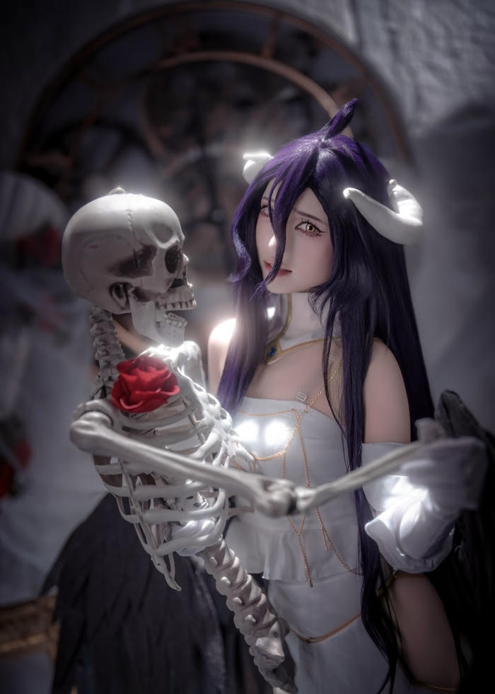 Bức ảnh albedo cosplay giúp khán giả dễ nhận ra nhân vật