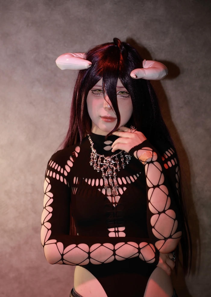 Bức ảnh albedo cosplay thể hiện tinh thần nhân vật qua phục trang