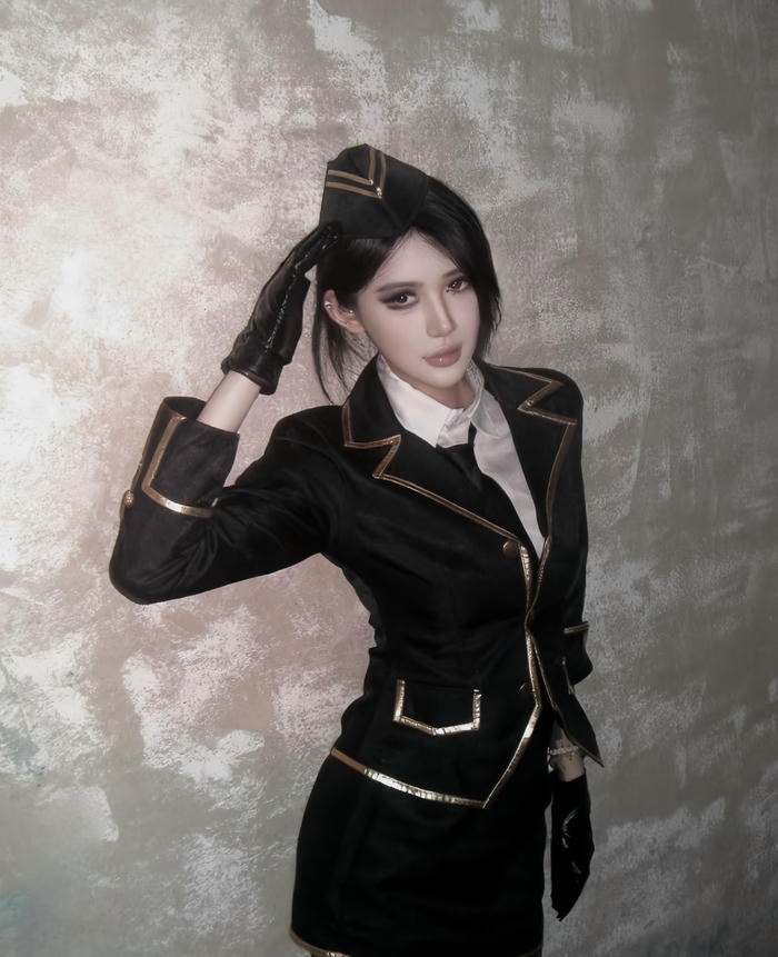 Bức ảnh cosplay halloween kết hợp yếu tố ngộ nghĩnh và tối