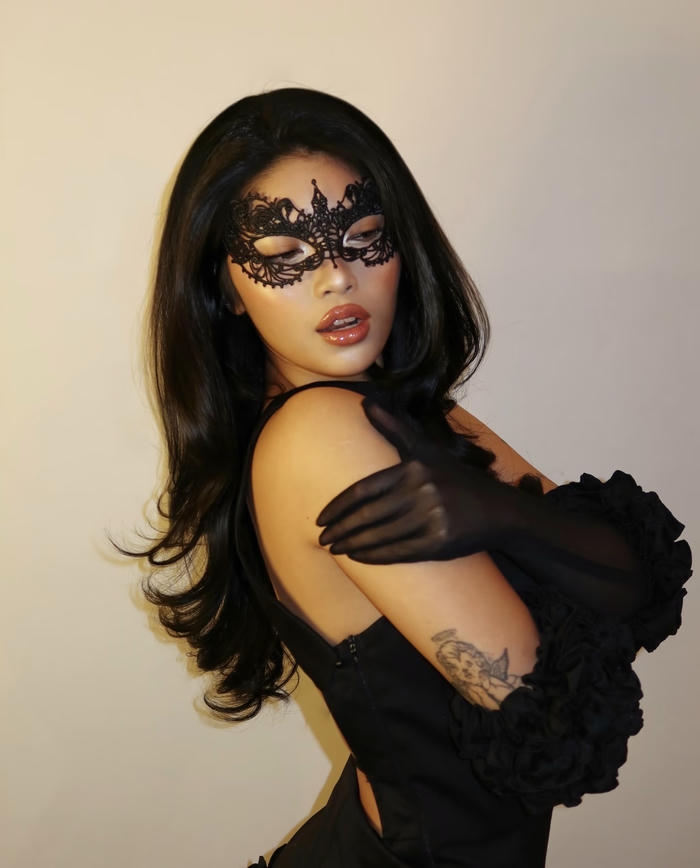 Bức hình cosplay halloween theo hướng dễ thương khiến không khí nhẹ nhàng