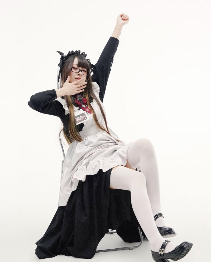 Bức hình cosplay maid mang đến cảm nhận cuốn hút nhẹ