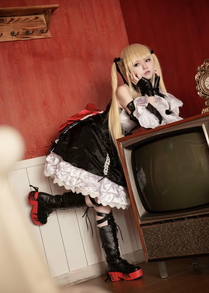 Bức hình cosplay maid mang lại cảm giác hấp dẫn vừa phải