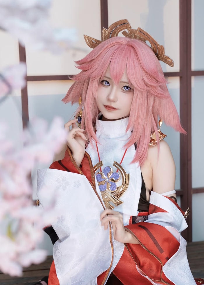 Bức hình cosplay yae miko thể hiện sự tồn tại vượt thời gian