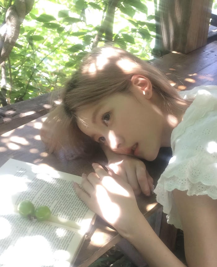 Bức hình gái xinh trung quốc với biểu cảm dịu nhẹ