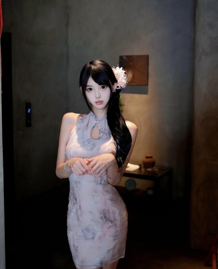 Bức hình gái xinh trung quốc với thần thái điềm đạm