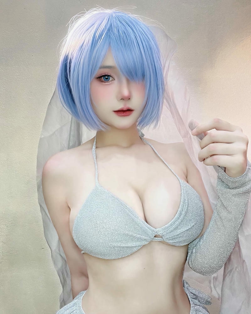 Cigw Pols bikini thần thái tươi tắn rất rạng rỡ