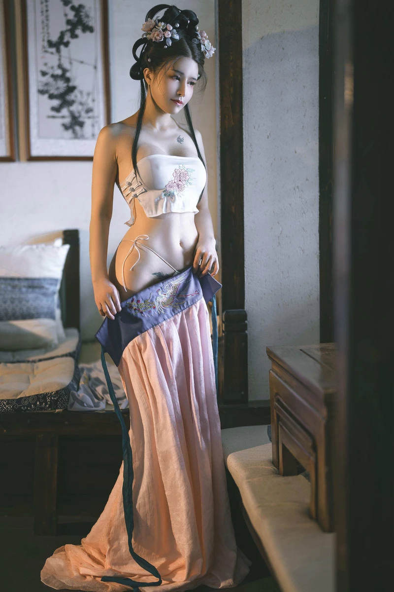 Cổ trang nóng bỏng quyến rũ ảnh sex