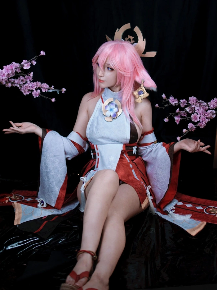 Cosplay Yae Miko thanh tú cuốn hút