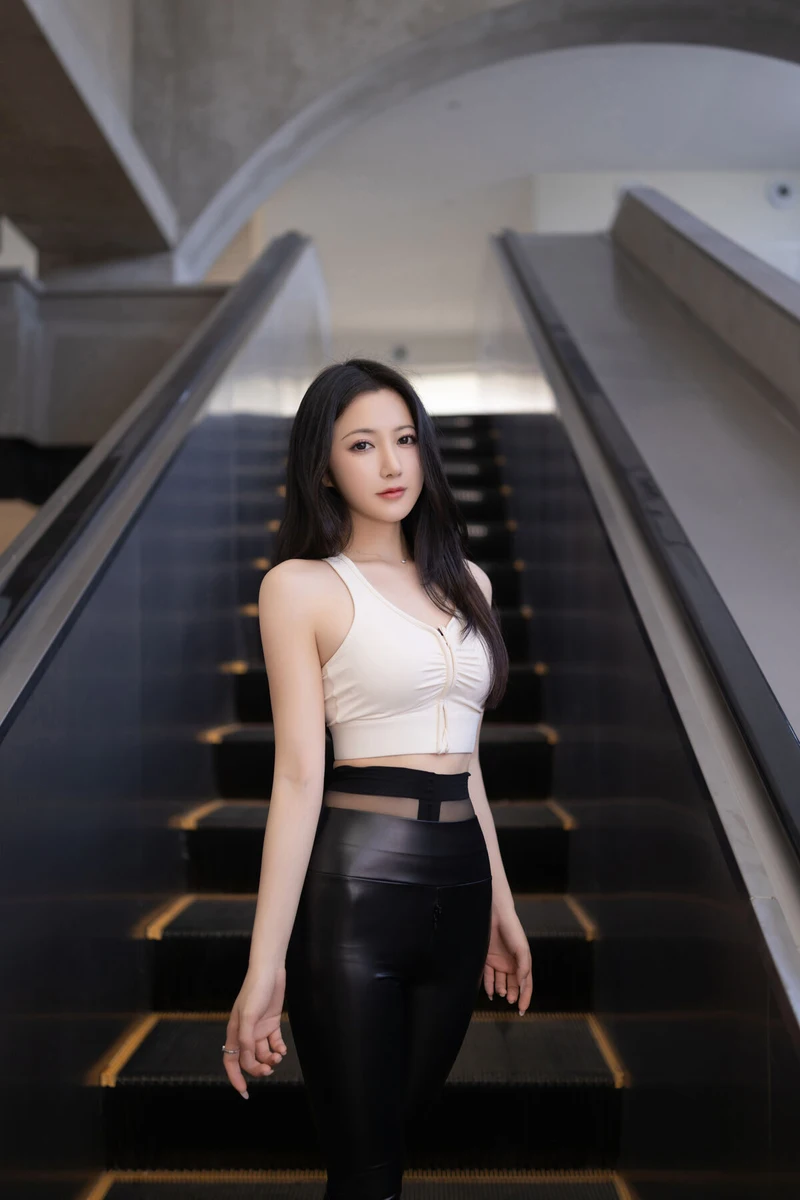 Gái xinh khoả thân đầy đặn mịn màng