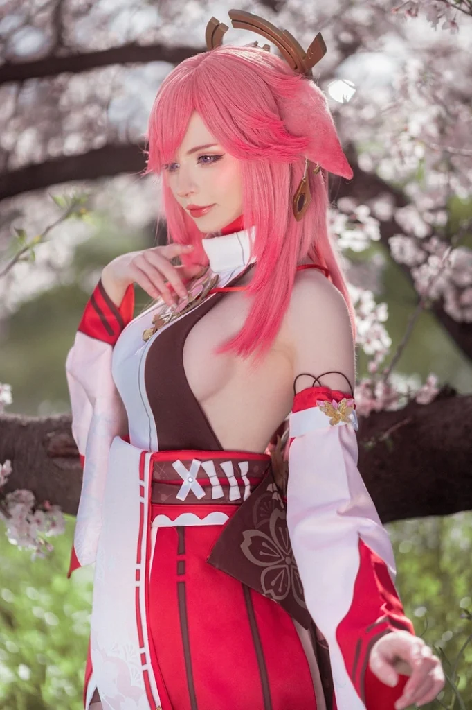Hình Yae Miko cosplay kiều diễm quyến rũ