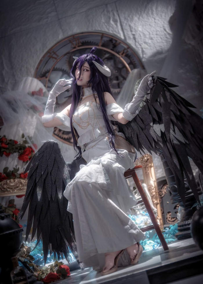 Hình albedo cosplay cho cảm giác giống phiên bản trong game