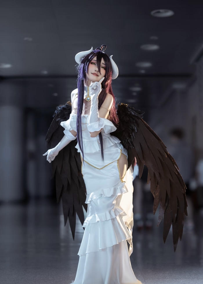 Hình albedo cosplay cho cảm giác nhập vai nhân vật rất rõ
