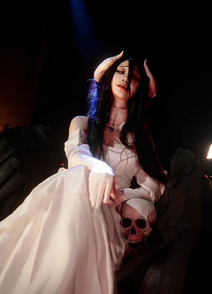 Hình ảnh albedo cosplay tạo ấn tượng về trí tuệ và nghiên cứu