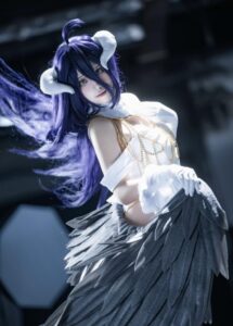 Hình ảnh albedo cosplay tạo cảm giác gần với nguyên tác