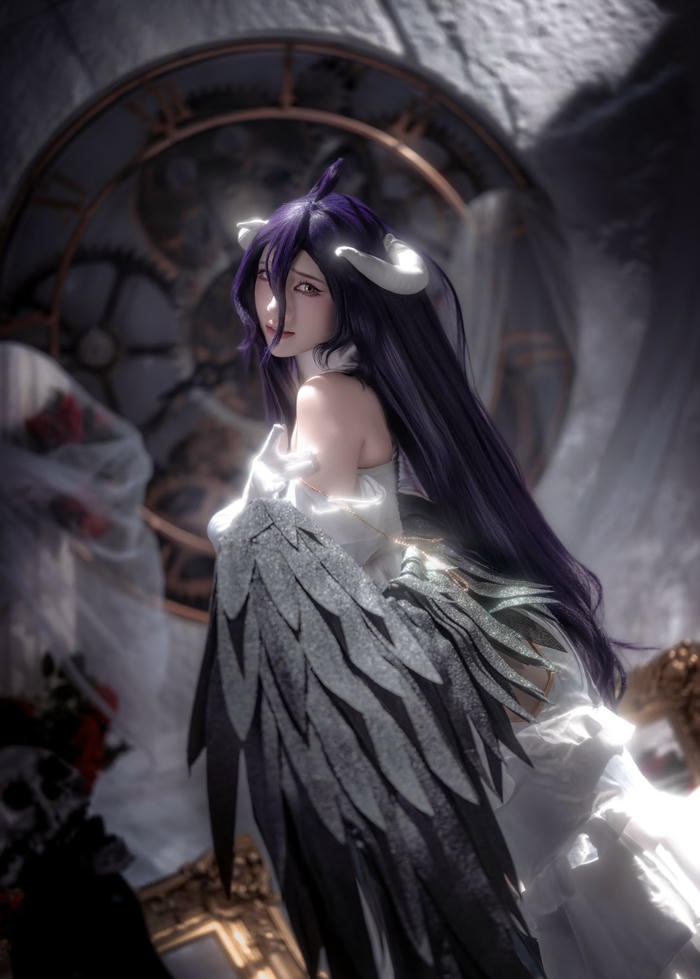 Hình ảnh albedo cosplay tạo cảm giác lạnh và trí tuệ