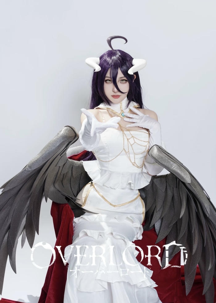 Hình ảnh albedo cosplay tạo cảm giác thế giới giả tưởng chân thực