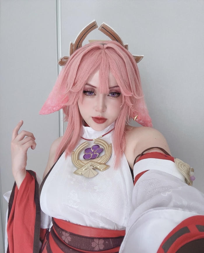 Hình ảnh cosplay yae miko gợi ý về trí tuệ siêu phàm