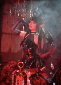 Hình cosplay halloween cho cảm giác vừa vui vừa trầm