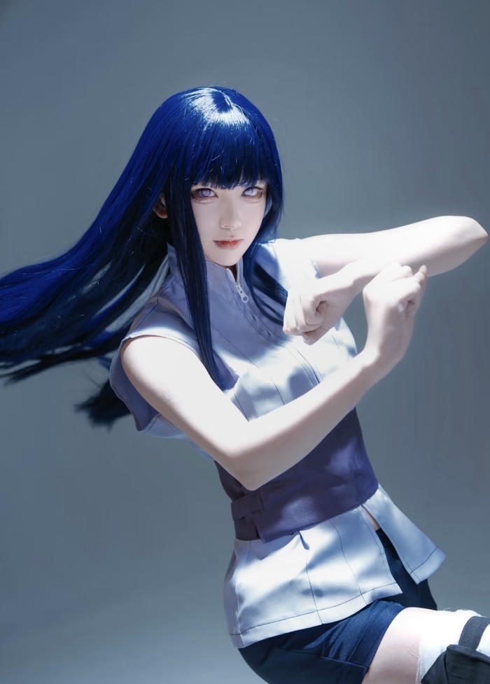 Hình cosplay hinata thể hiện gương mặt mang nét hiền