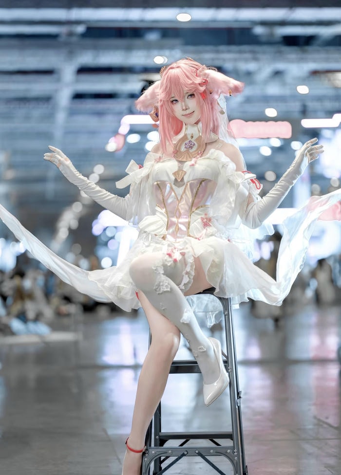 Hình cosplay yae miko cho thấy sự hiện diện phi thường