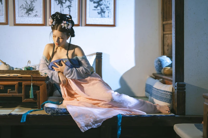 Hình nóng cổ trang gợi cảm mê hoặc