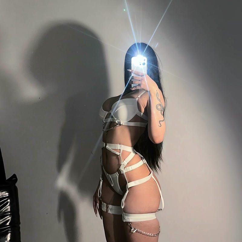 Hương Tịt bikini phong cách rõ ràng ấn tượng