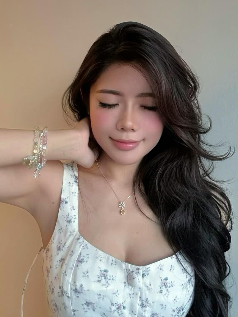 Hương Tịt bikini phong thái năng động hiện đại